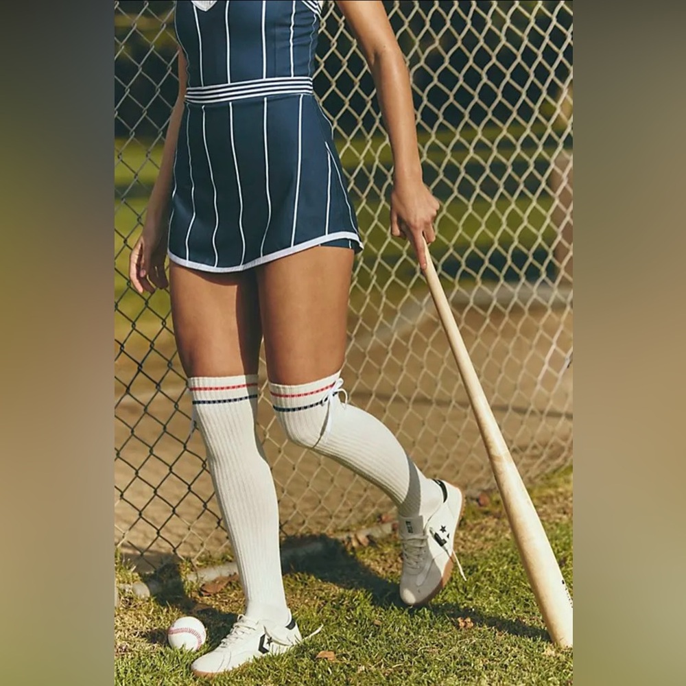 A34-FREE PEOPLE Foul Shot Knee-High Socks - White